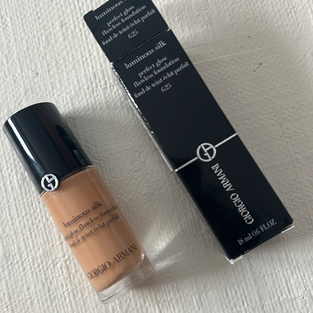 Giorgio Armani Luminous silk foundation mini size 6.25
